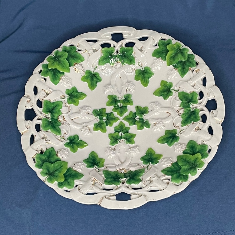 Antique MEISSEN green grape vine/leaves plate. Raised design. Made in Germany. - Picture 9 of 11